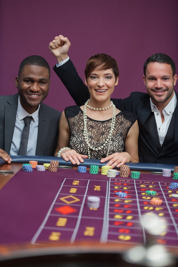 Play'n GO adventure slot with landscape scenery